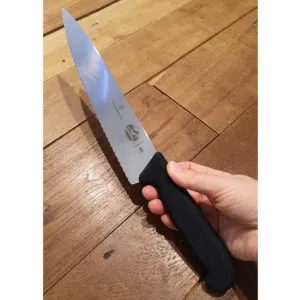 Ніж кухонний Victorinox Fibrox Carving обробний 22 см серрейторна заточка (Vx52033.22)