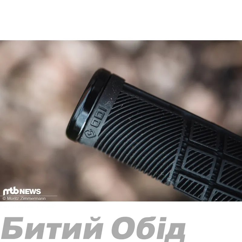 Грипсы ODI Reflex v2.1 Lock-On MTB Closed End 135mm Orange