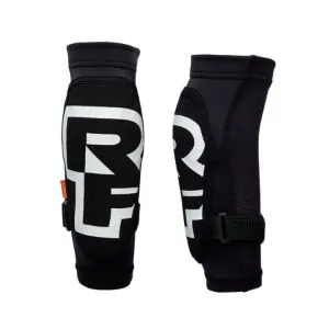 Захист коліна RaceFace Sendy Trail Knee-Stealth Захист коліна RaceFace Sendy Trail Knee-Stealth