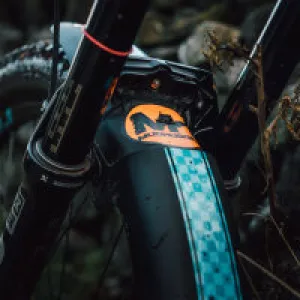Адаптер крыла JUICE LUBES, Mudhugger OHLINS Bolt-On Adapter Pack For EVO Mudhugger
