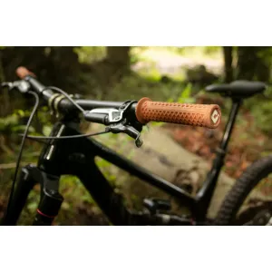 Грипсы ODI Vans v2.1 Lock-On MTB Closed End 135mm Red Checker