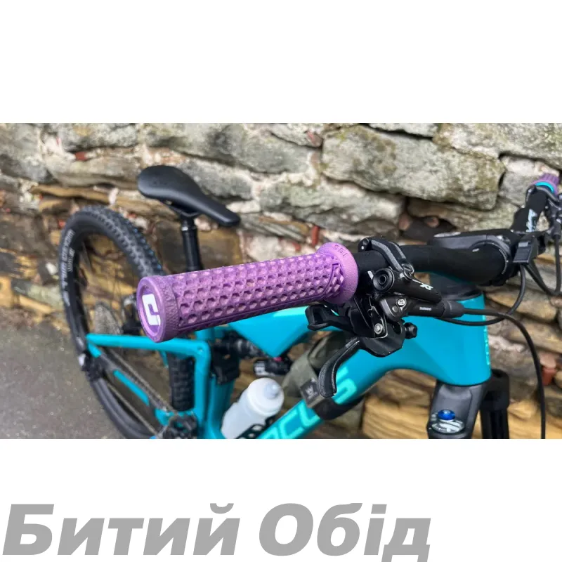 Грипсы ODI Vans v2.1 Lock-On MTB Closed End 135mm Red Checker