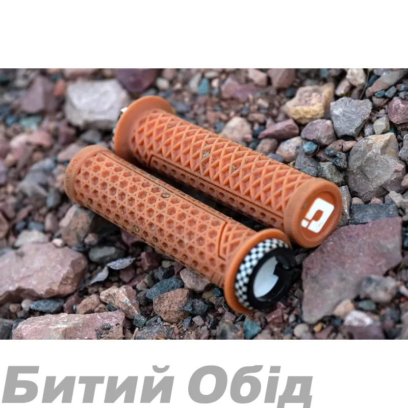 Грипсы ODI Vans v2.1 Lock-On MTB Closed End 135mm Red Checker