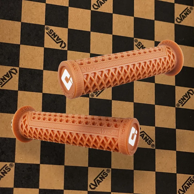 Грипси ODI Vans v2.1 Lock-On MTB Closed End 135mm