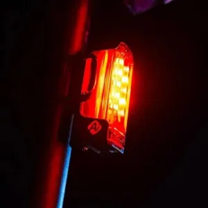 Задний свет LEZYNE STRIP PRO Ai ALERT 400+ REAR Черный 400 люмен Y17
