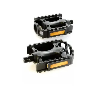 Педали Green Cycle GPD-C101, нейлоновые, шариковые подшипники, ось 9/16" бористая сталь (размер 108х87х30) 310 грамм Педали Green Cycle GPD-C101, нейлоновые, шариковые подшипники, ось 9/16" бористая сталь (размер 108х87х30) 310 грамм