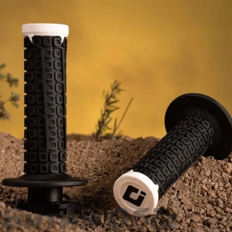 Мото грипсы NOMAD V2 Lock-On Off-Road Grip