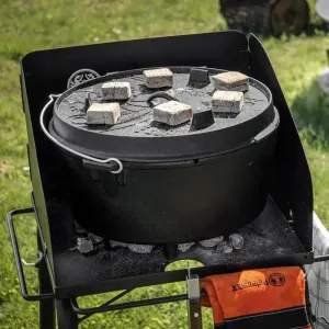 Котел-жарівня чавунна Petromax Dutch Oven ft18 на ніжках 16,1 л
