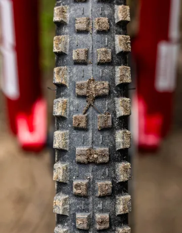 Maxxis: Безкомпромісний зацеп на будь-якому схилі